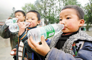 “特區人的愛心感動我們”